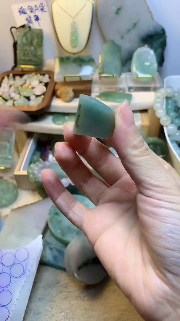 未镶嵌挂件翡翠 缅甸A货翡翠，没有运费险