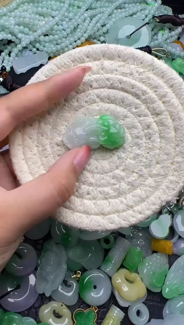翡翠未镶嵌颈饰天然缅甸翡翠吊坠