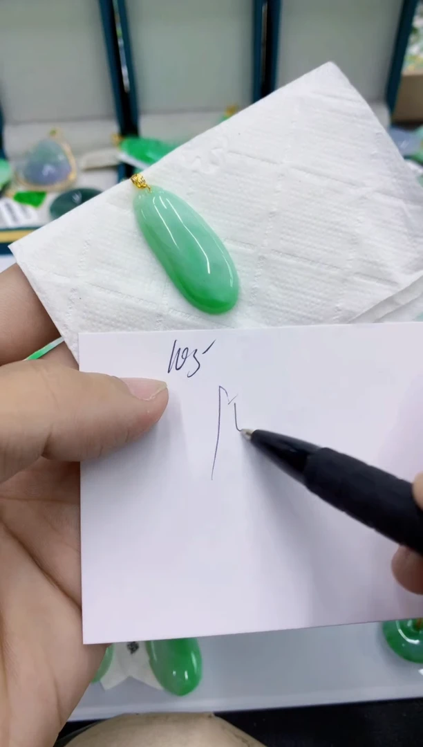 颈饰18K金镶嵌翡翠翡翠