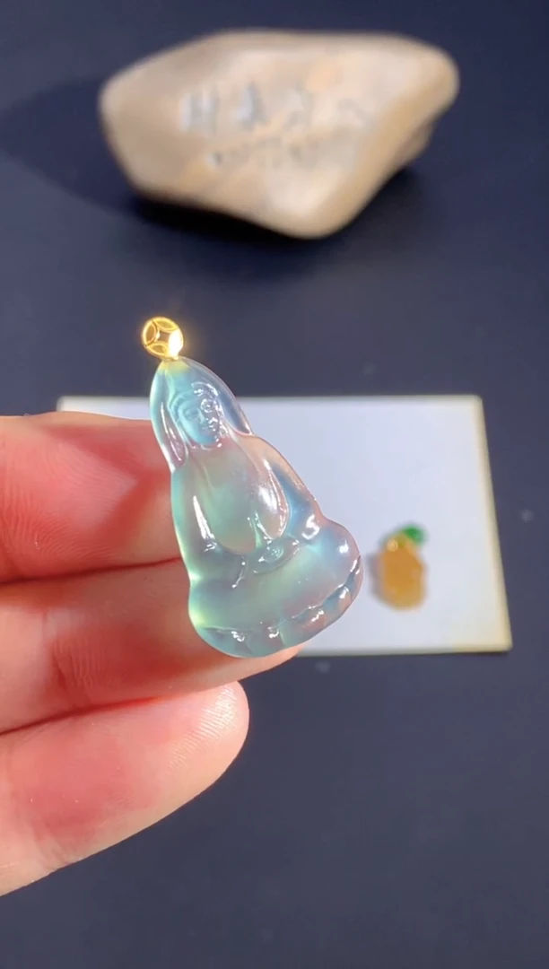 颈饰18K金镶嵌翡翠
