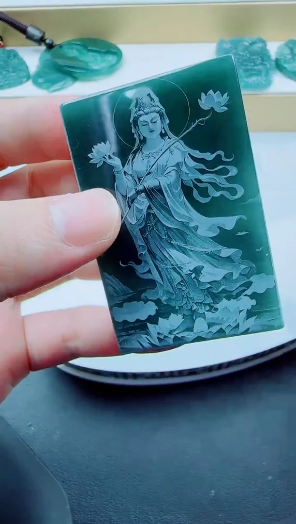 颈饰未镶嵌翡翠山水观音