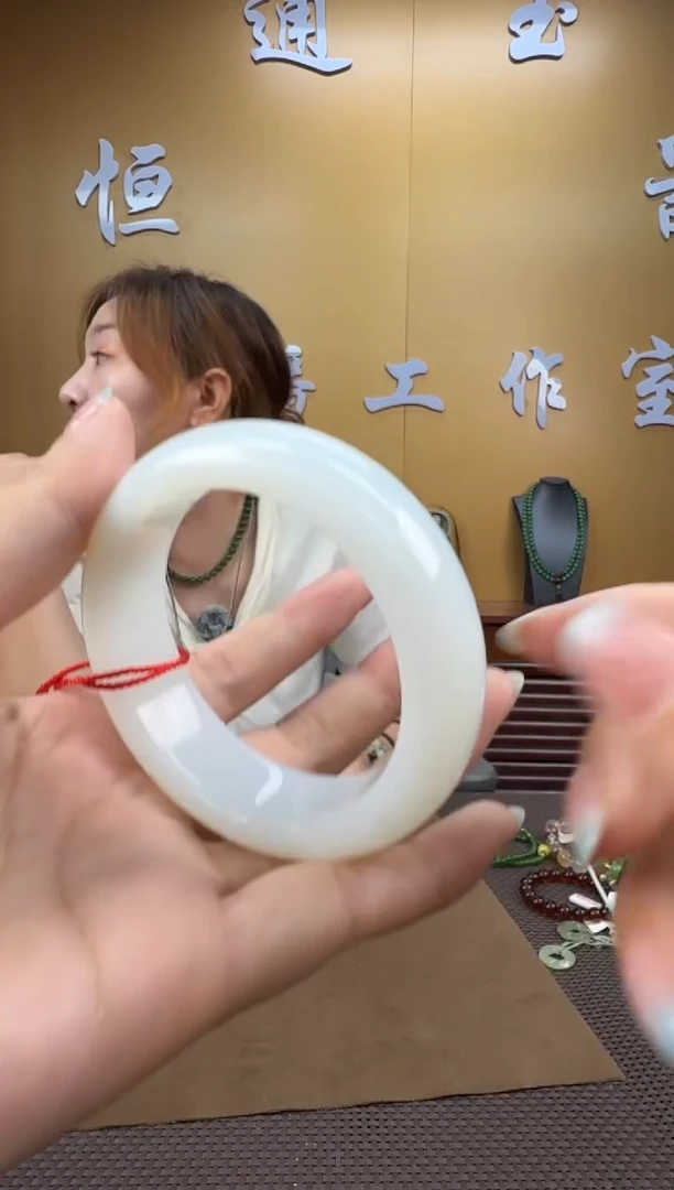 颈饰未镶嵌和田玉手镯62+