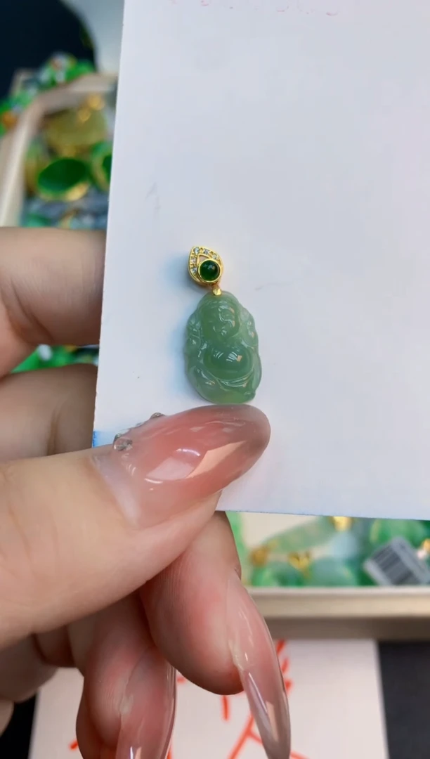 翡翠未镶嵌颈饰1