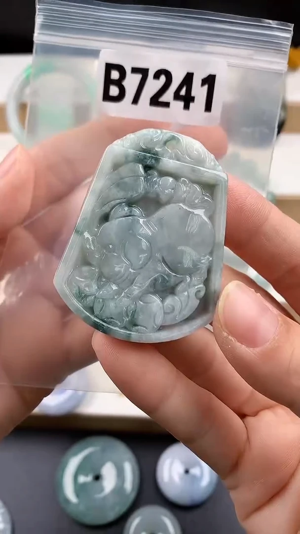 颈饰未镶嵌翡翠天然翡翠吊坠挂件