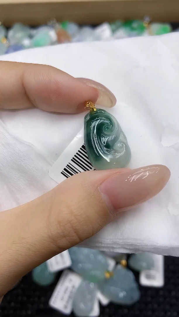 翡翠18K金镶嵌颈饰111111111111