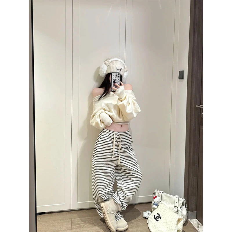 秋冬季新款修身显瘦网红穿搭针织露肩上衣休闲百搭条纹直筒长裤女