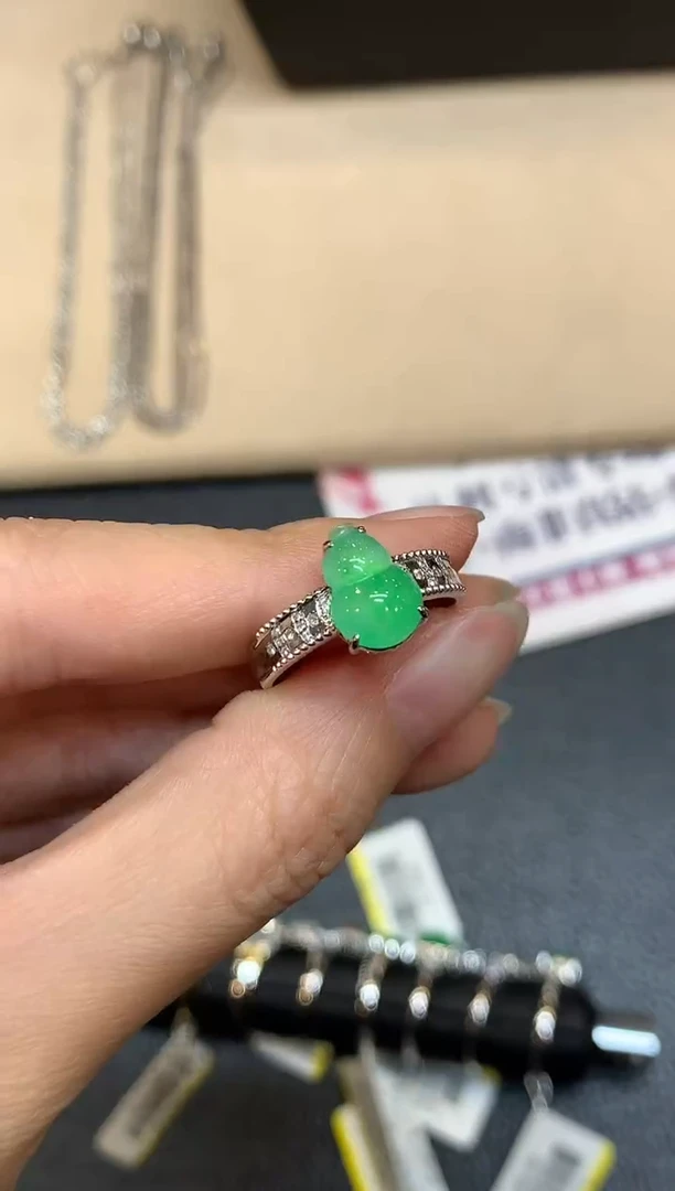 18K金镶嵌戒指翡翠11【无鉴赏期】