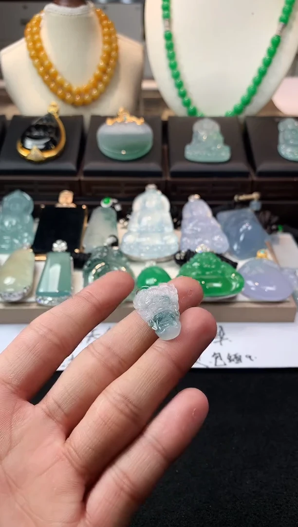 未镶嵌定制翡翠鱼**籽  S毛货不退不换