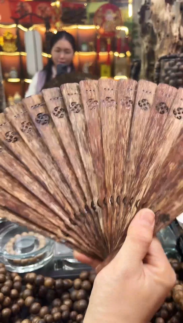 沉香手把件沉香扇子