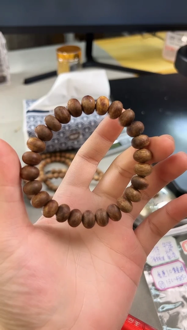 沉香沉香碎屑：*缘越南沉香顺化红土