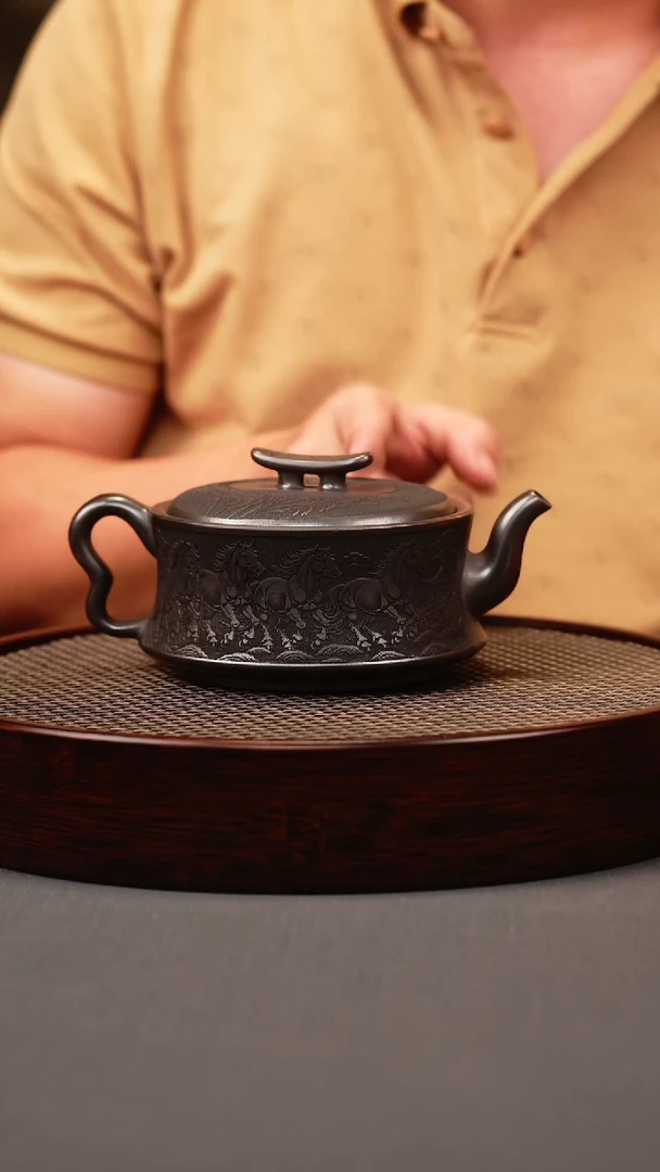 茶壶紫砂石黄 马踏飞燕 刻绘