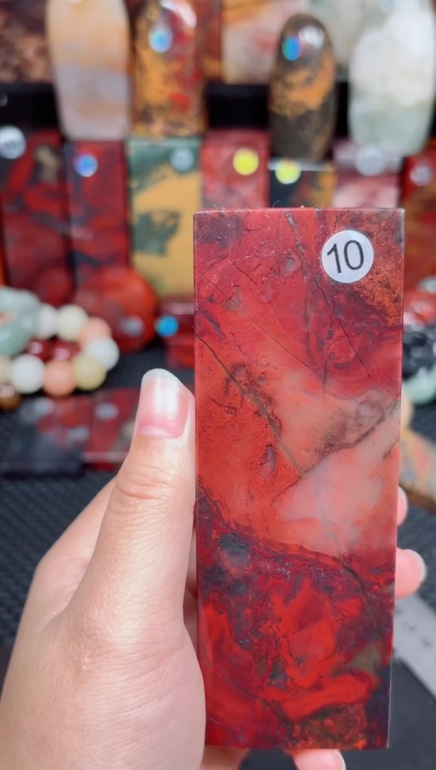 玉桂林鸡血玉印章摆件10