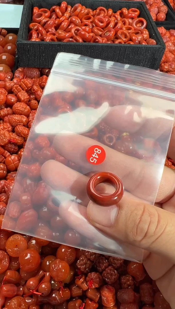 南红玛瑙未镶嵌颈饰1