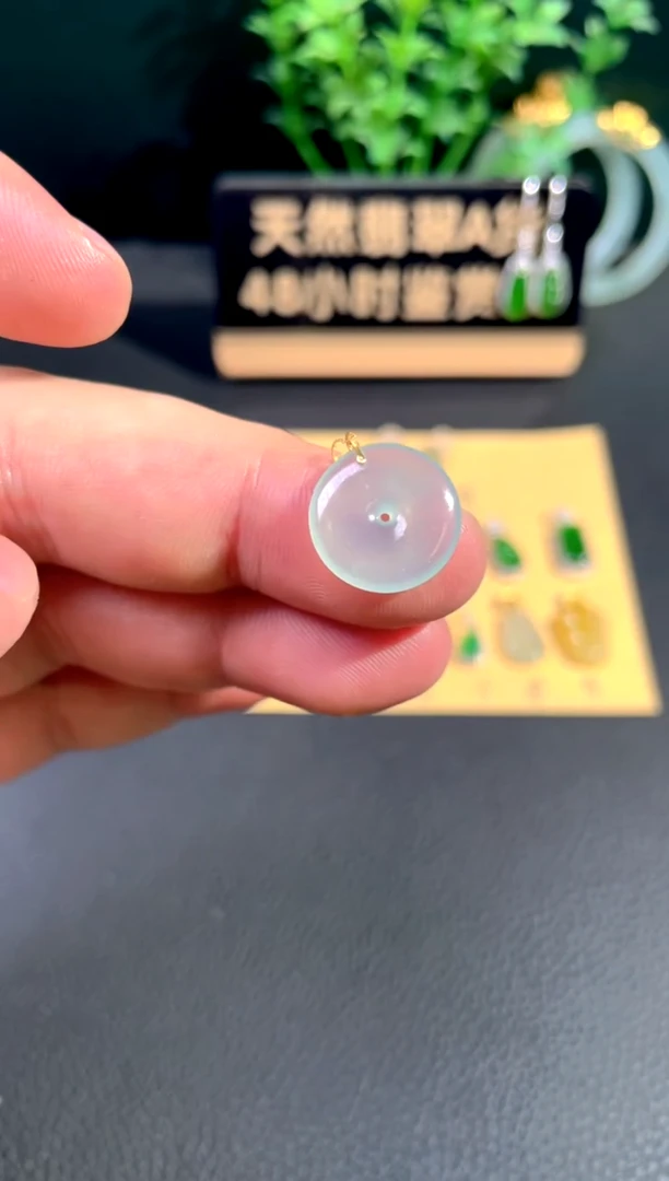 颈饰18K金镶嵌翡翠翡翠