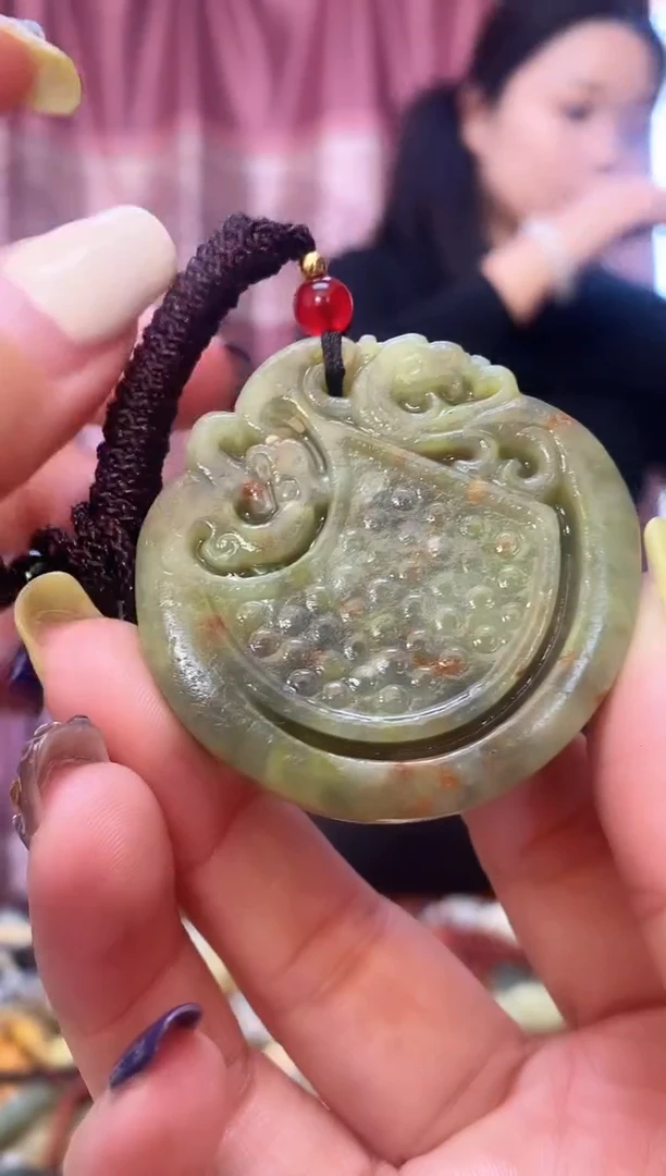 未镶嵌岫玉吊坠
