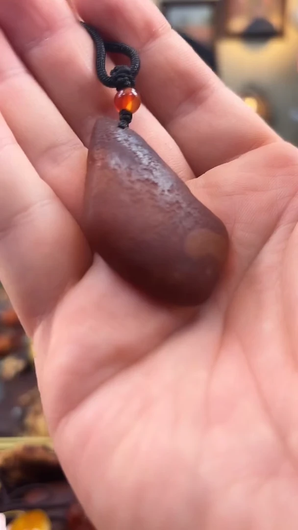 未镶嵌颈饰琥珀吊坠