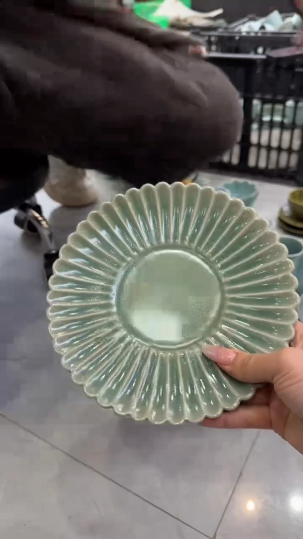 其他仿古绿19口菊瓣盘瑕