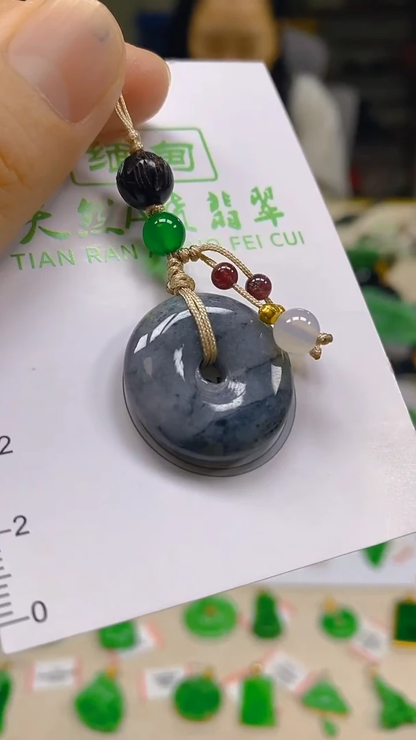 翡翠未镶嵌颈饰新号开播 全场乱卖