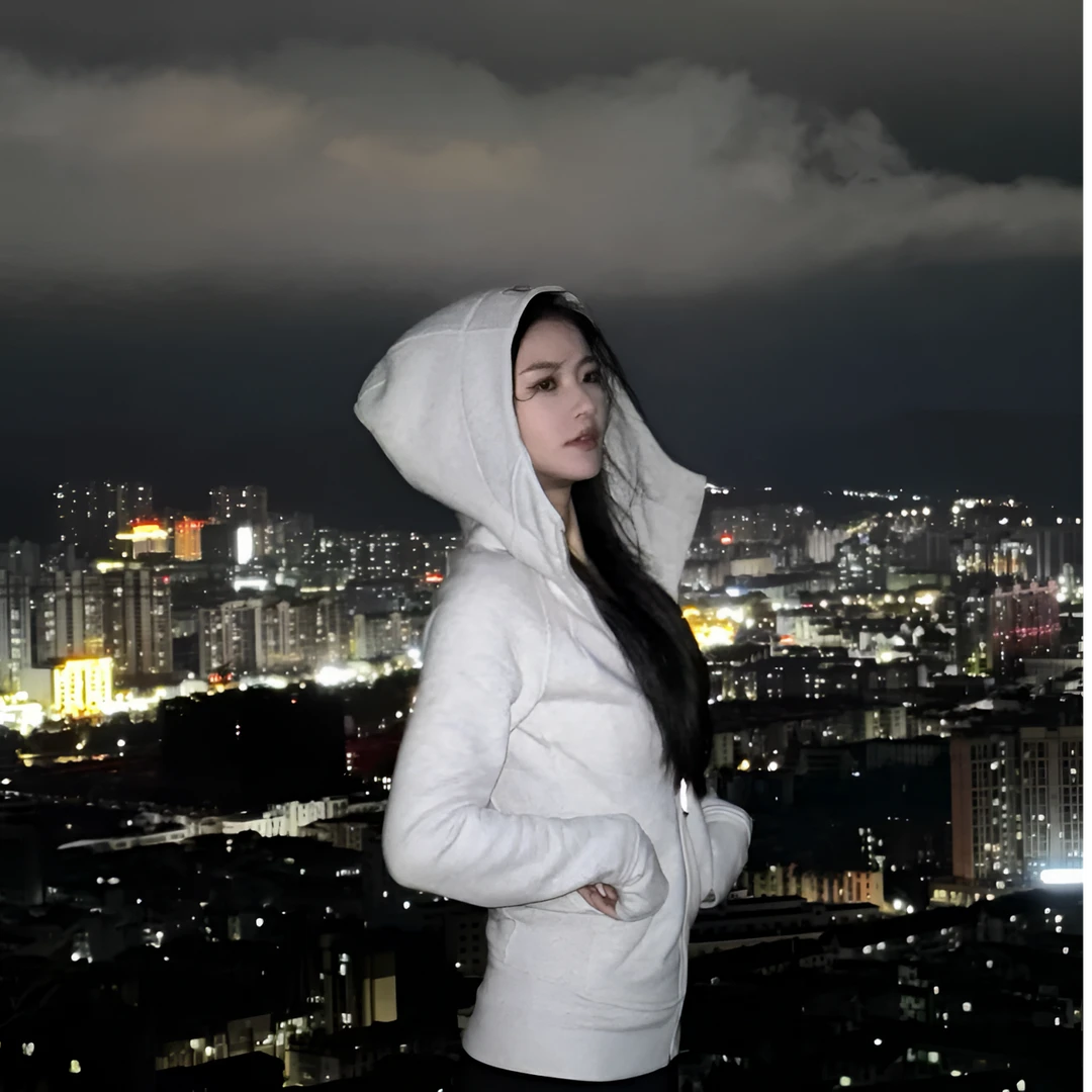 (一毛毛一样样)Iu女士连帽scube卫衣修身拉链休闲运动上衣外套