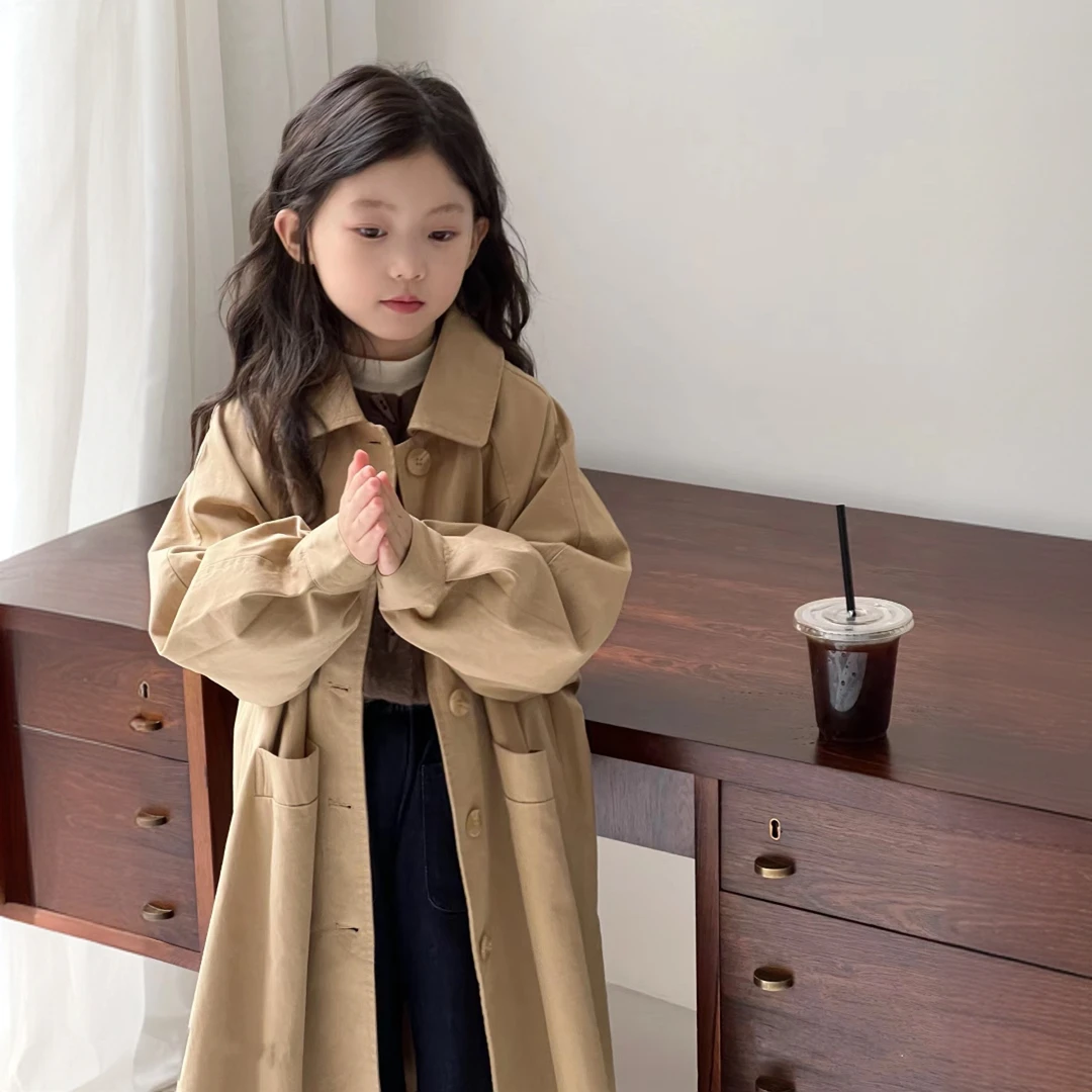 2025 新款女童风衣翻领单排扣 + 大口袋版型，打造文艺小淑女范