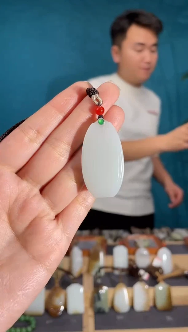 颈饰未镶嵌和田玉1