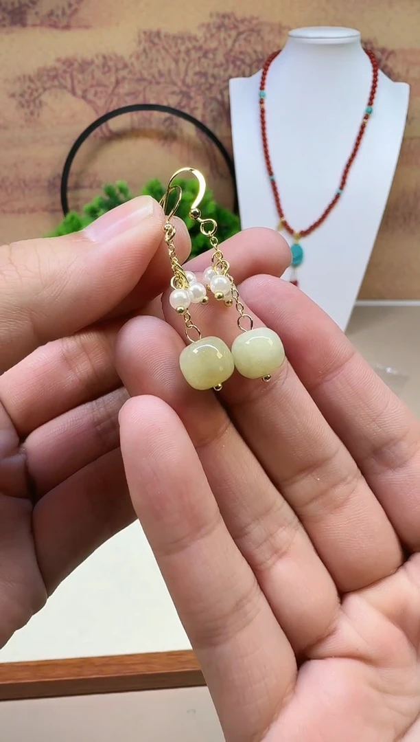 14K金镶嵌和田玉耳饰E67