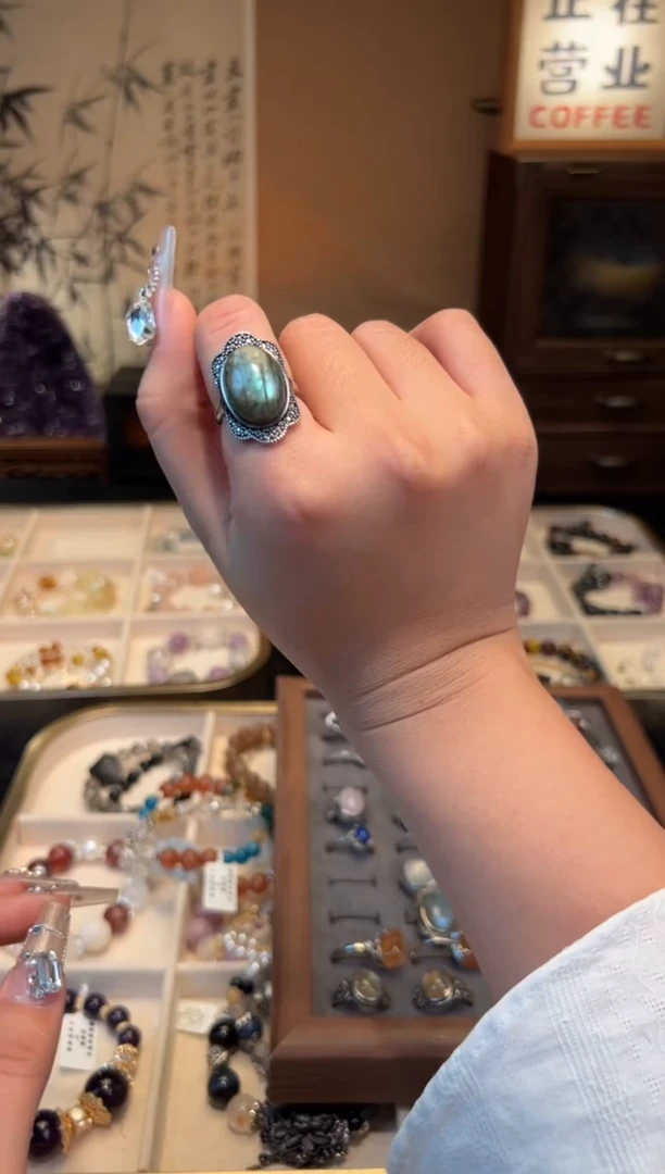 【闪购商品】烟晶手链合金灰月光