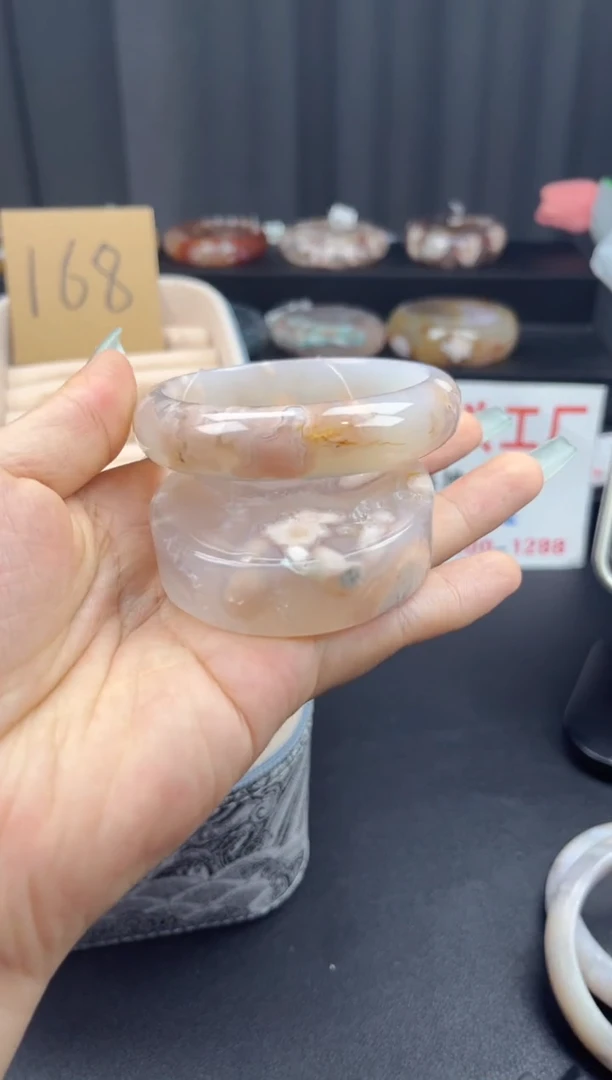 未镶嵌手镯石英质玉（58圈口）赠送镯心