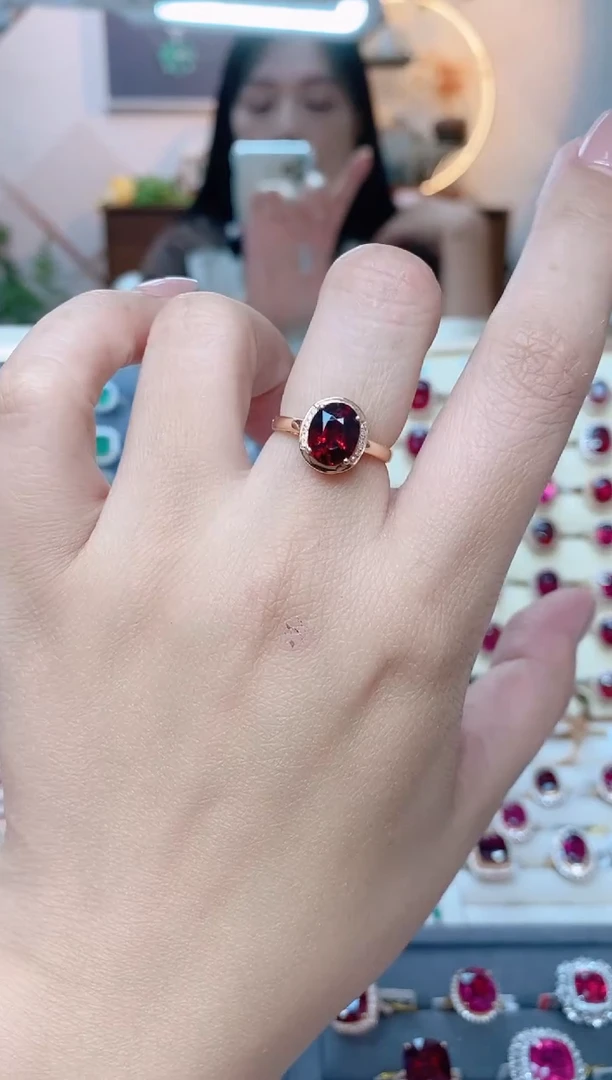 18K金镶嵌戒指红色碧玺-2.5克拉鸽血红色