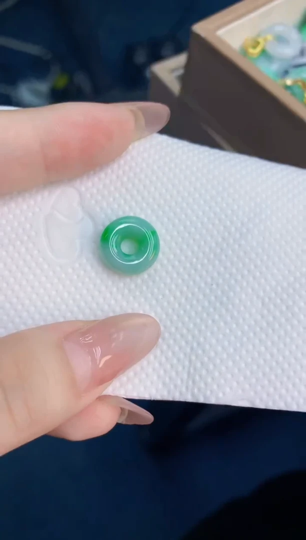 翡翠未镶嵌颈饰1