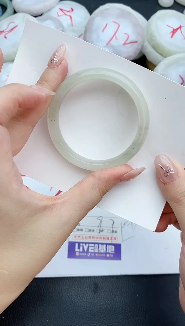 石英质玉手镯未镶嵌50+52/53