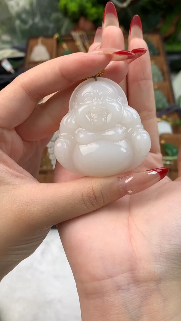 颈饰未镶嵌和田玉吊坠