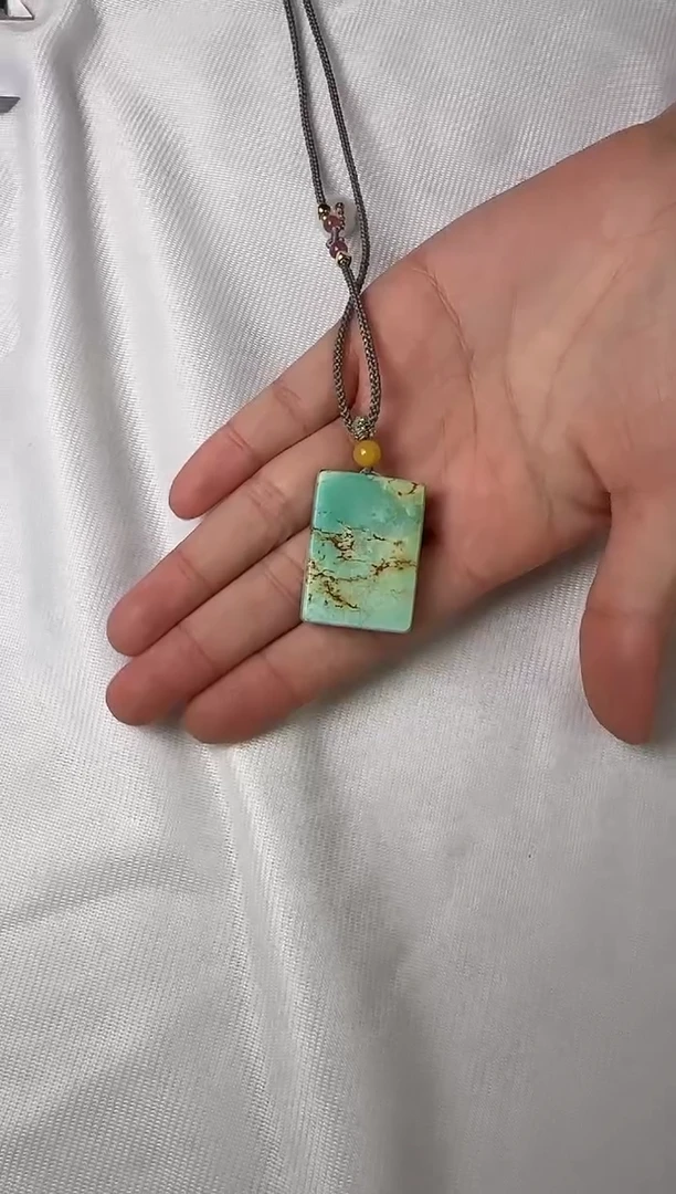 绿松石未镶嵌颈饰绿松无事牌吊坠