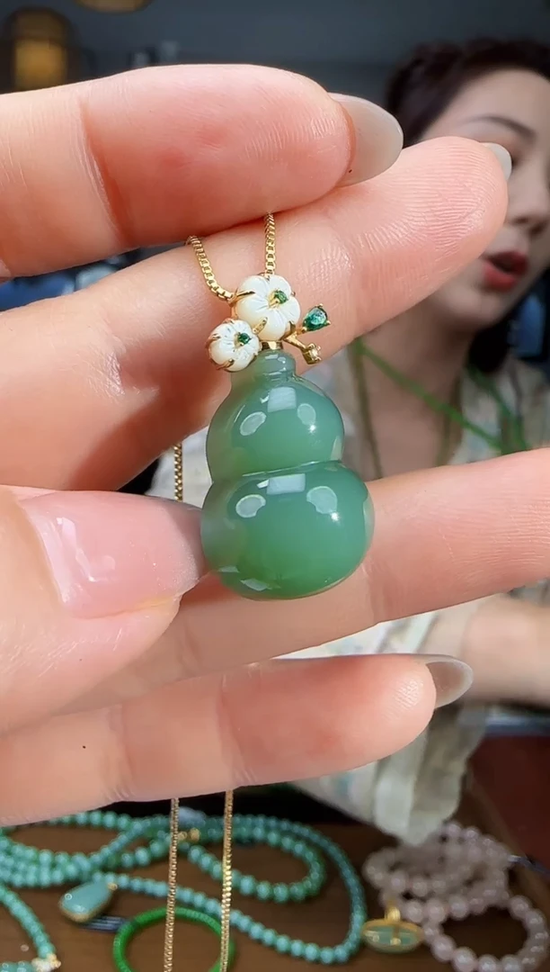 和田玉18K金镶嵌吊坠(不含链)1