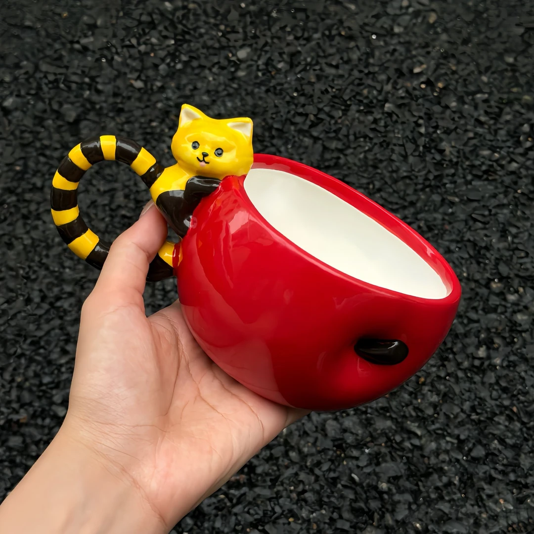 创意可爱小熊猫卡通陶瓷杯苹果马克杯生日礼物纯手绘陶瓷杯手柄款