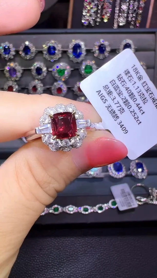 18K金镶嵌AIGS无烧鸽血红红宝石1.13ct