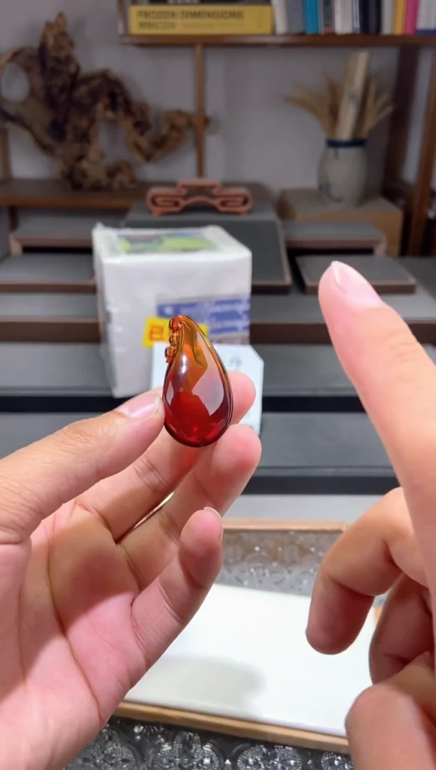 琥珀颈饰未镶嵌血珀福瓜