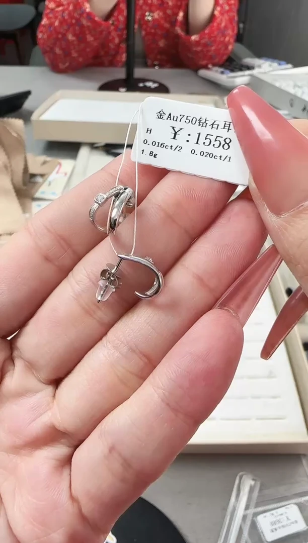 【闪购商品】钻石耳饰18K金镶嵌B2599908901151