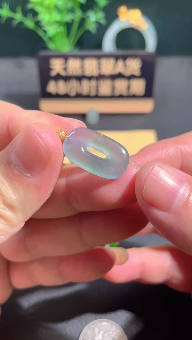 翡翠18K金镶嵌颈饰翡翠