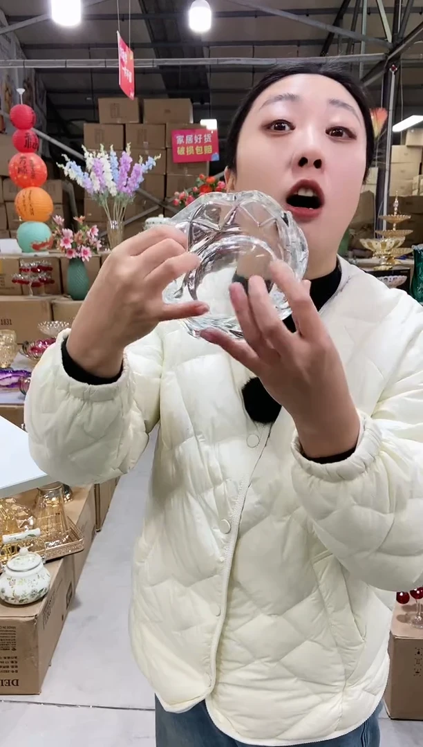 【闪购商品】玻璃透明棱形格烟缸