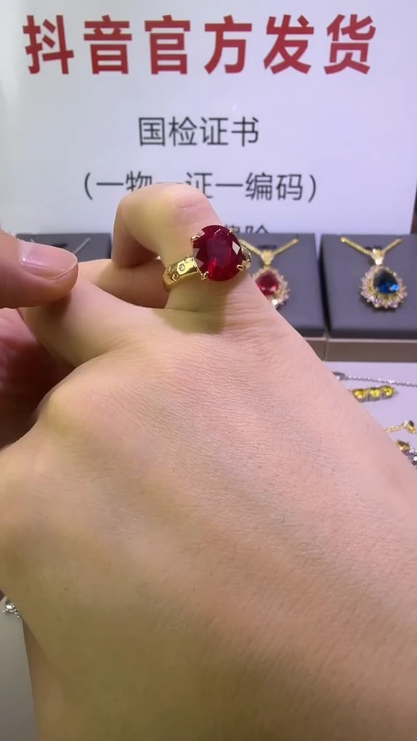 18K金镶嵌戒指红宝石878