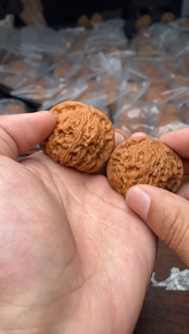 【闪购商品】文玩核桃把件A129号41尺红狮子