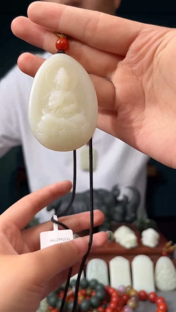 和田玉未镶嵌颈饰吊坠