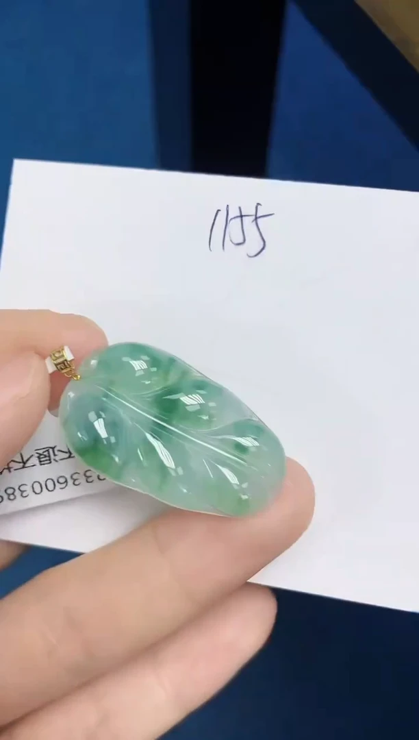 翡翠18K金镶嵌颈饰天然缅甸翡翠A货