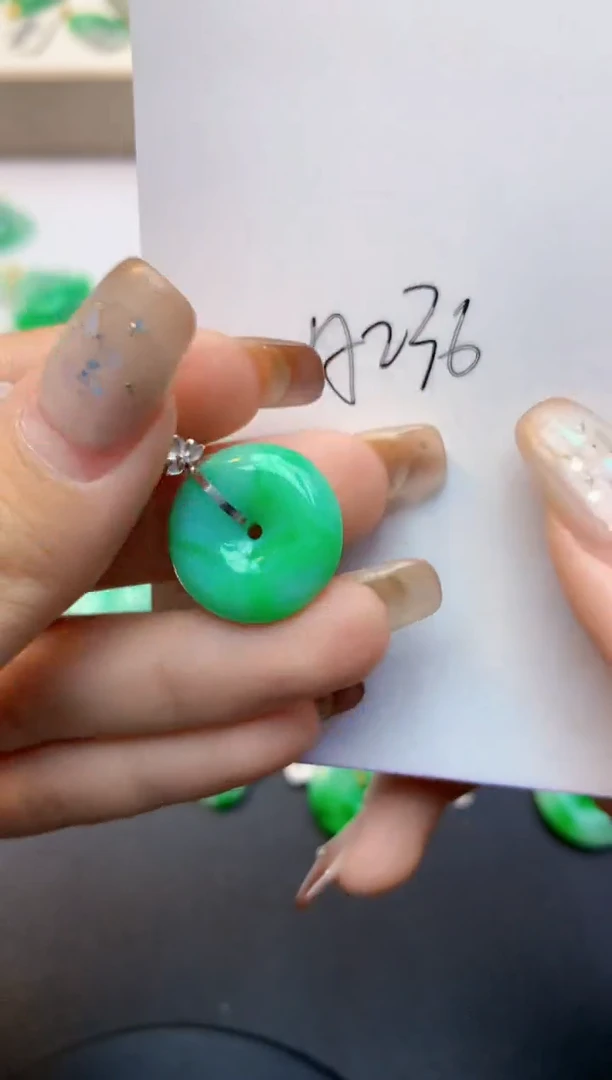 颈饰18K金镶嵌翡翠天然A货翡翠百元以上9元证书费自理