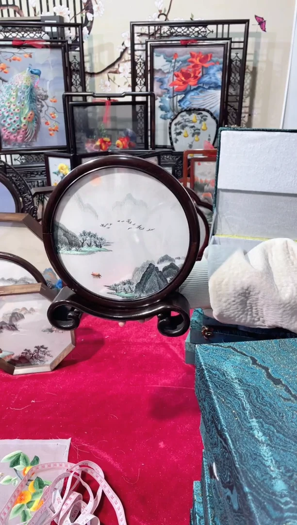 织绣精品手工刺绣苏绣，实木框摆台33