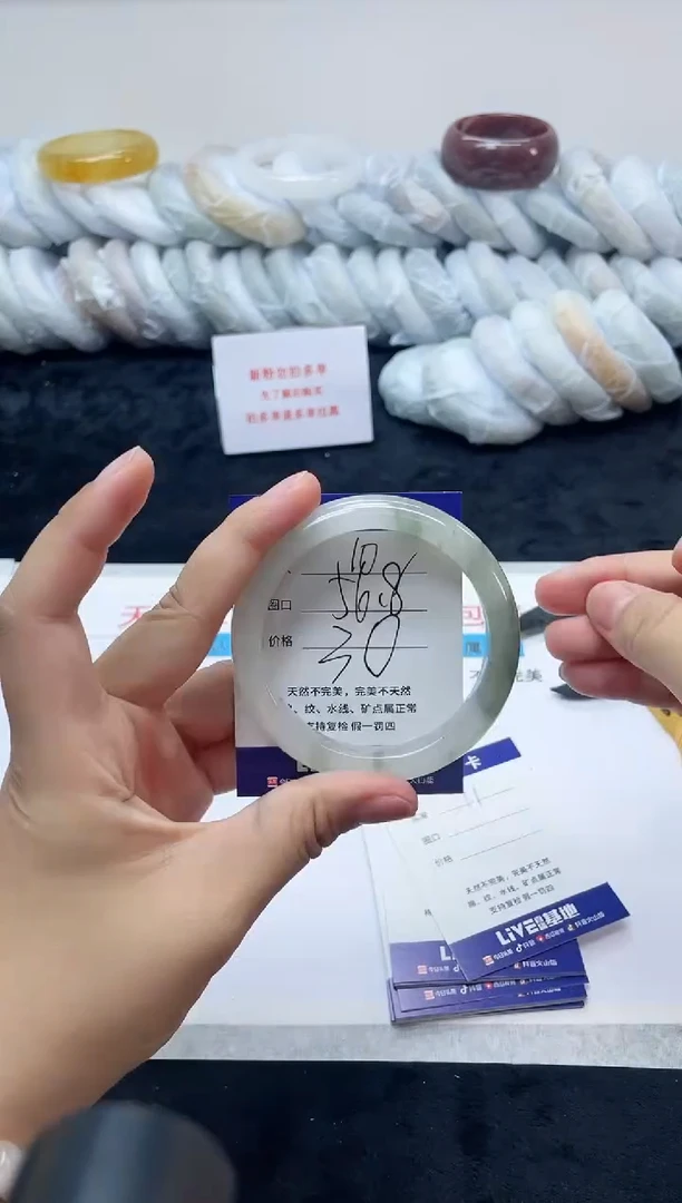 未镶嵌手镯石英质玉10