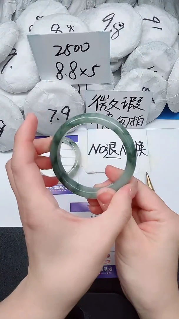 【闪购商品】石英质玉手镯未镶嵌42