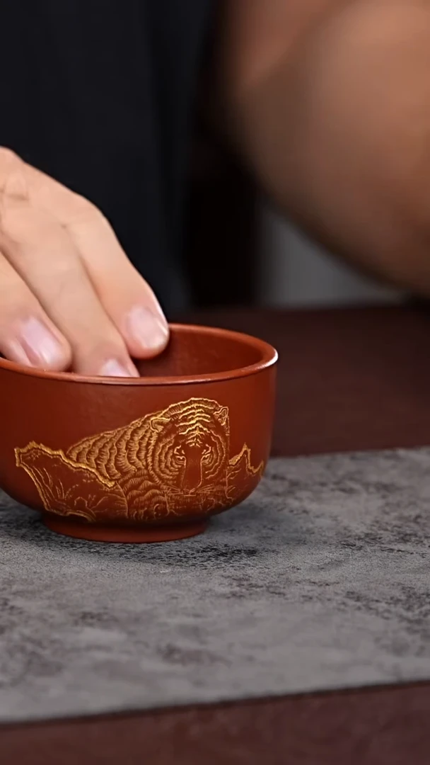 茶杯紫砂朱泥 山君刻绘