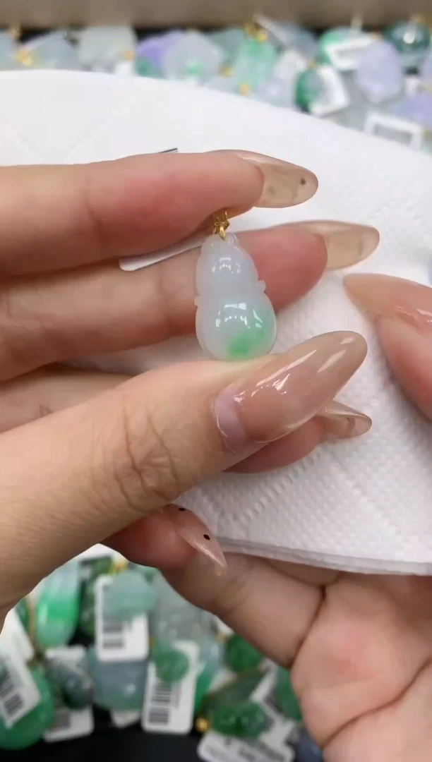 颈饰18K金镶嵌翡翠a货百元一下同包裹多件发出的只收取一单运费